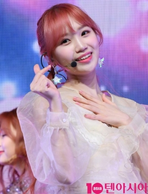 [TEN PHOTO]아이즈원 김채원 &#39;봄을 부르는 상큼美&#39;