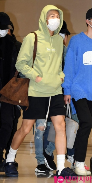 [TEN PHOTO]방탄소년단 RM &#39;계절을 앞서가는 공항패션&#39;
