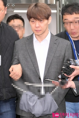 [TEN PHOTO] 포승줄에 묶인 박유천