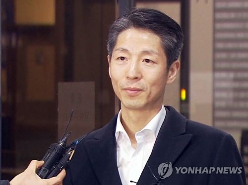 '뇌물 전달책 지목' MB 사위 오늘 법정 증언…장인 방어하나