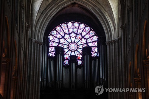 "폭격 맞은 듯"…노트르담 대성당의 처참한 내부