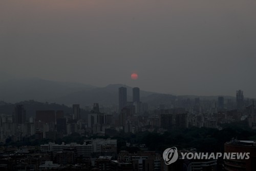 정전 일상화된 베네수엘라 '전력배급' 시행…한주에 18시간 단전