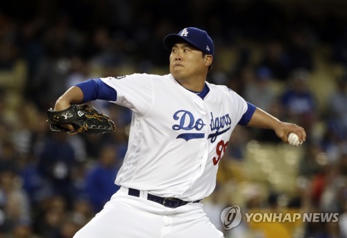 류현진, MLB 입성 후 첫 개막 2연승…2경기 기준 최다 이닝