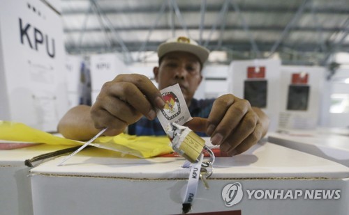 인니 대선 투표 개시…조코위 대통령 강세, 野후보 맹추격