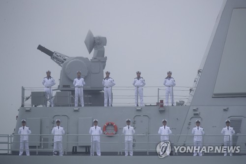 '강군몽' 시진핑, 최신예 함정 총동원 해군 70주년 열병식