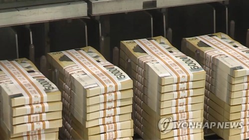 [은행실적] 은행 직원 3년간 6천명 줄어…연봉은 1천만원↑