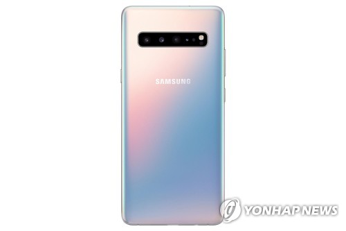 '갤S10 5G' 예상밖 인기…"사전예약량, LTE모델의 30∼40%"