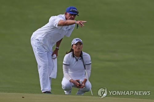 고진영은 첫 메이저 우승, 캐디 브루커는 이 대회서만 3승째