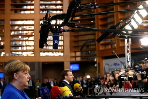 "마크롱, '브렉시트 장기 연기' 적극 반대…균열 드러낸 EU"