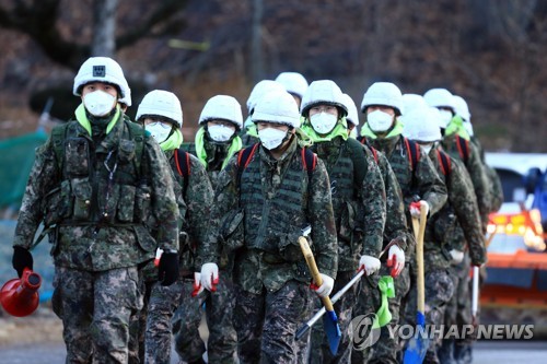 [강원산불] '오늘 밤 최대 고비'…땅속 숨은 불씨와 밤샘 사투 불가피