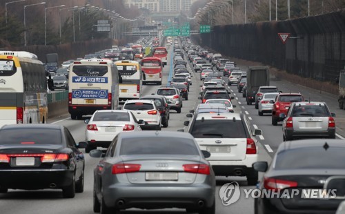 서울 미세먼지 저감 위해 '차량 강제 2부제' 추진…관건은 여론