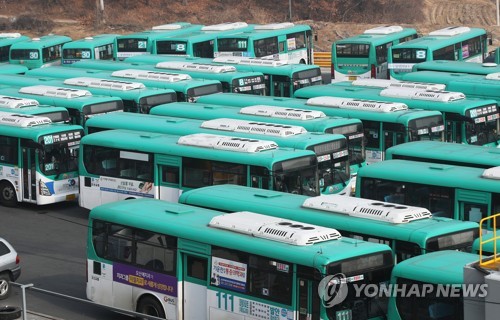 버스 노사 '주 52시간 근무제' 놓고 공방…교통대란 현실화 우려