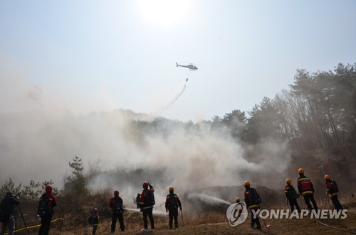 합참 "산불진화헬기 한때 MDL 월선…北에 우발적 상황 통보"