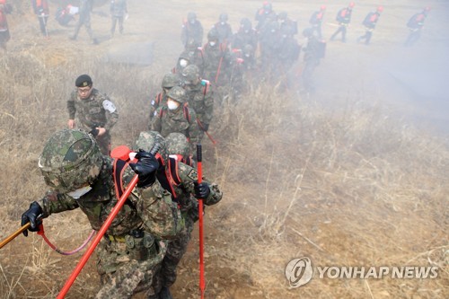 [강원산불] 정경두 국방, 강원 산불진화 현장방문…軍 대민지원 점검