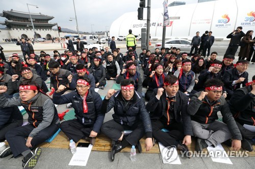 '주가 부양' 목마른 금융지주…경기부진·저금리 "속타네"