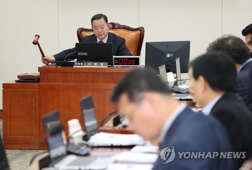 국회 교육위, '日 초등교과서 검정 시정 촉구 결의안' 채택