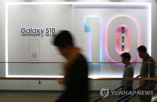 갤S10 힘입어 삼성폰 영업익 2조원 회복…작년보단 40%↓