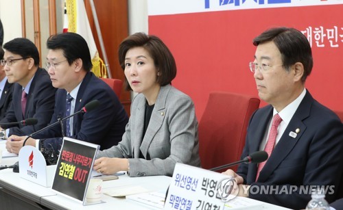 한국당 "국회에 호통치는 靑 어이없어"…진영 사퇴까지 거론