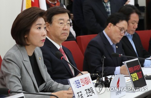 한국당 "국회에 호통치는 靑 어이없어"…진영 사퇴까지 거론