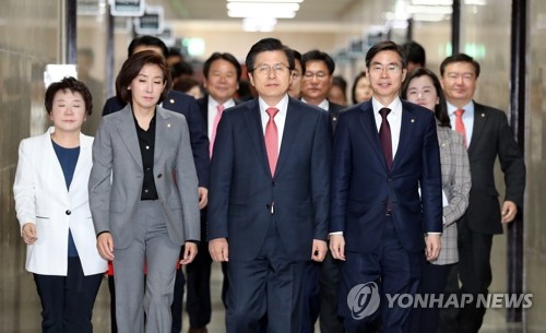 한국당 "보궐선거 교훈삼아 내년 총선 승리"…낙관 경계