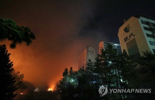 [강원산불] "무조건 아이들 먼저"…온몸 바쳐 학생 179명 대피시킨 선생님들