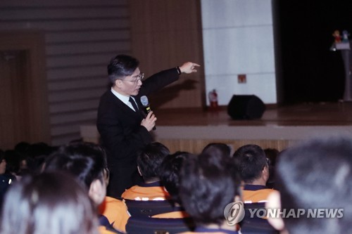 이국종 아주대 교수 "핑계 대지 말고 사고 현장으로 기동해야"