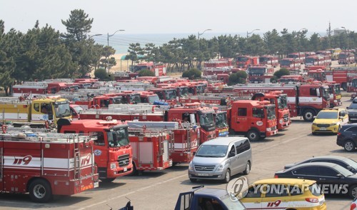 소방청, 강릉·동해산불 대응 '1단계 해제'…인제 1단계로 낮춰