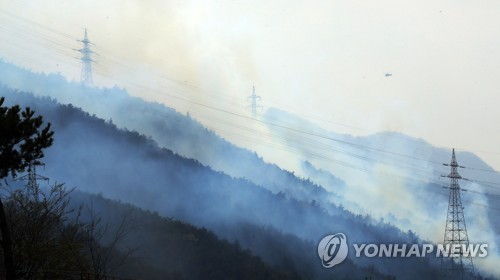  [강원산불] 홍남기 긴급점검회의…"응급복구비·목적예비비 지원"
