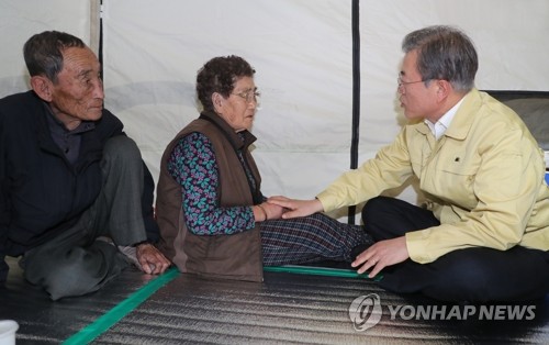 문 대통령 '긴박한 하루'…강원산불 긴급지시부터 현장방문까지