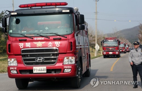 [강원산불] "오늘 끝낸다" 사흘째 진화…주한 미군 헬기도 투입