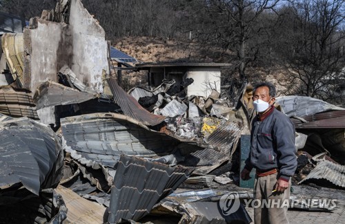 [강원산불] "오늘 끝낸다" 사흘째 진화…주한 미군 헬기도 투입