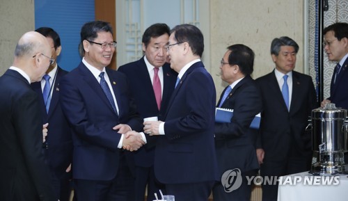 첫출근 김연철 "현안은 충분한 검토후에"…연일 '낮은 자세'