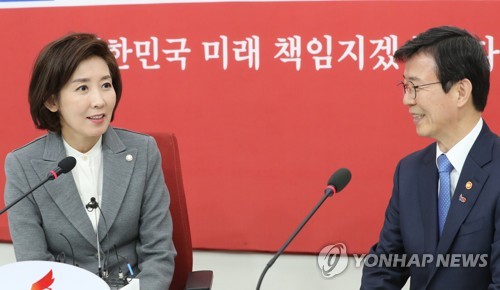 김연철 "국회 자주 찾아 설명하겠다"…한국당은 '면담 거부'