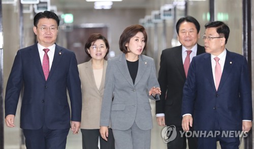 한국당 "하다하다 '주식판사'를…이미선 임명은 의회와 전면전"