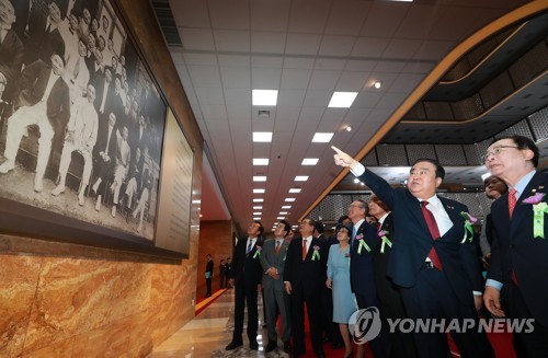 개헌화두 다시 던진 문의장…국회주도 '권력개편론' 재점화할까