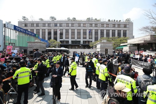 헌재 "임신 22주 내외 낙태허용"…구체적 허용기간은 입법 과제