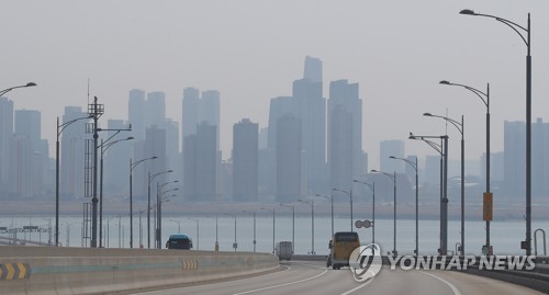 홍남기 "일자리안정자금, 내년 중단 어렵고 단계적으로 줄여야"