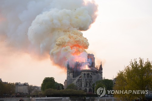 문화재청 "노트르담 성당 화재 유감…문화재 긴급 점검"