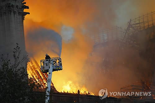 노트르담 성당 화재원인 '전기 과부하·전기 합선' 가능성 제기