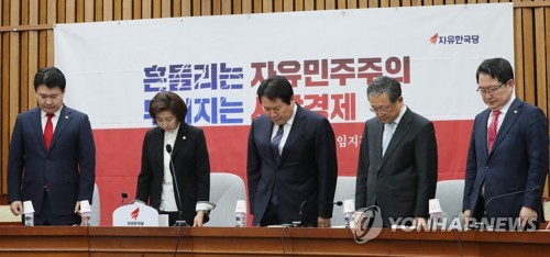 한국당 "文대통령, 회담 중독"…대북정책 십자포화
