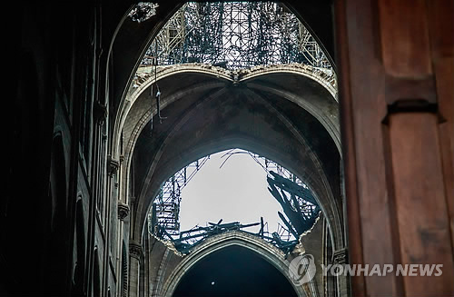 "노트르담 초기대응 늦었으면 종탑까지 번져 붕괴했을뻔"