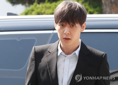 '마약 스캔들' 박유천, 경찰 출석…"성실히 조사받겠다"