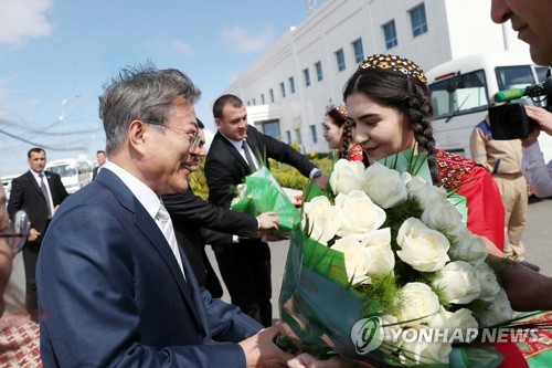 文대통령 "적토마의 나라 투르크멘…양국관계 오래 멀리가길"