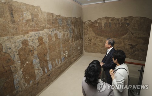 사마르칸트 고구려사신 벽화 앞 文대통령 "양국 교류 역사 깊어"