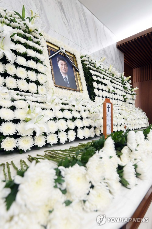 故김홍일 전 의원 '4일 가족장'…광주 5·18 국립묘지에 안장