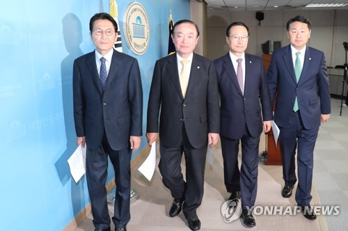 여야3당 "시대적 과제완수 첫 단추"…한국 "국민 말살 쿠데타"