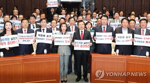 한국당 "목숨걸고 막겠다"…총력저지 다짐 속 '뾰족한 수' 고심