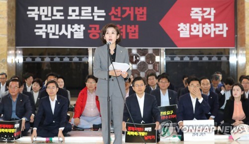 나경원 "김관영, 민주당 갈 수 있다고 해"…金 "저에 대한 모욕"