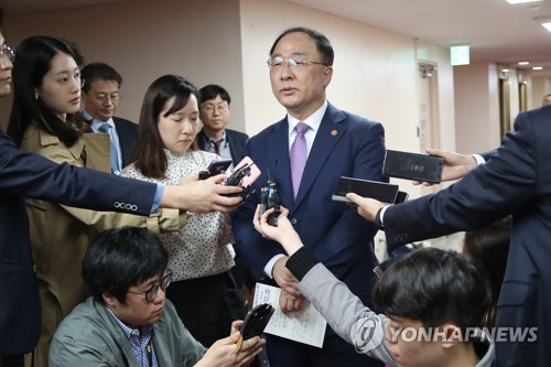 홍남기 "추경만으론 경제활력 회복 어려워"…2차 추경엔 선긋기