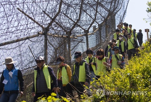 분단 후 첫 개방 'DMZ 평화의 길'…"남북 자유롭게 왕래했으면"